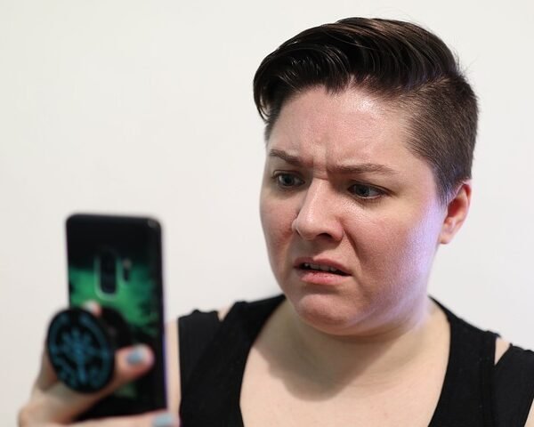 Reclamación Exitosa por Cobros Indebidos en Línea Telefónica